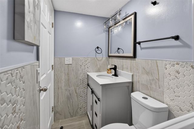 657 99TH AVENUE N 202, St Petersburg, FL 33702