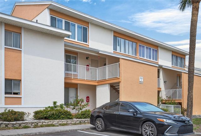 657 99TH AVENUE N 202, St Petersburg, FL 33702