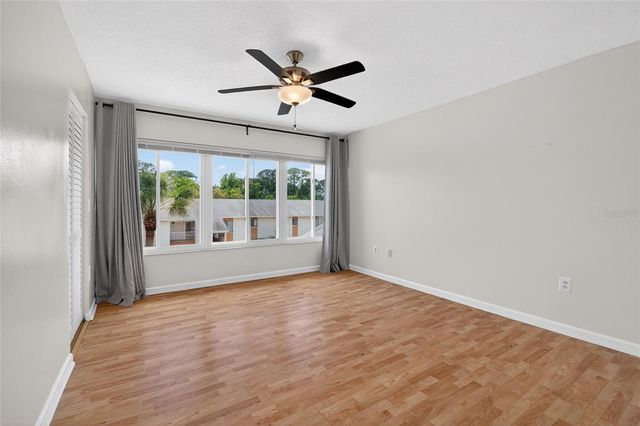 657 99TH AVENUE N 202, St Petersburg, FL 33702