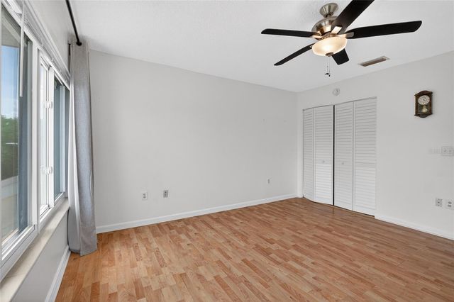 657 99TH AVENUE N 202, St Petersburg, FL 33702