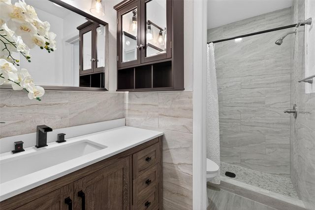 657 99TH AVENUE N 202, St Petersburg, FL 33702