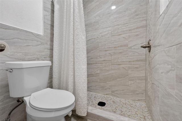 657 99TH AVENUE N 202, St Petersburg, FL 33702