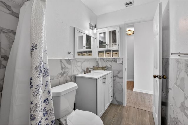 657 99TH AVENUE N 202, St Petersburg, FL 33702