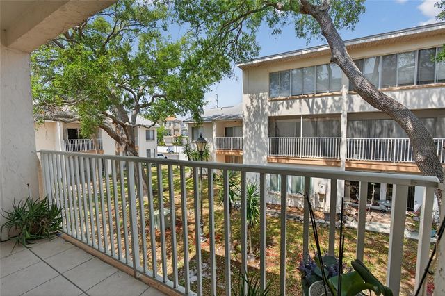 657 99TH AVENUE N 202, St Petersburg, FL 33702