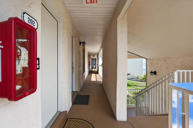 657 99TH AVENUE N 202, St Petersburg, FL 33702