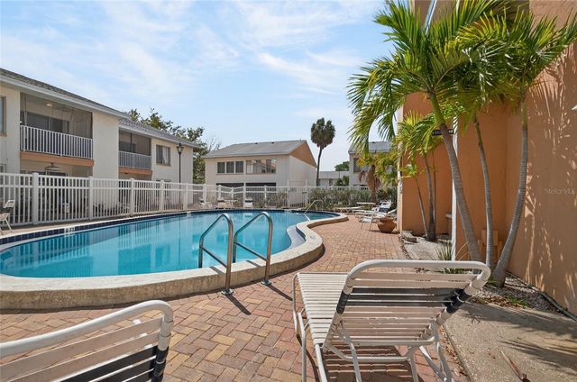 657 99TH AVENUE N 202, St Petersburg, FL 33702