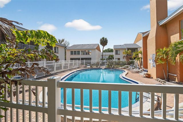 657 99TH AVENUE N 202, St Petersburg, FL 33702