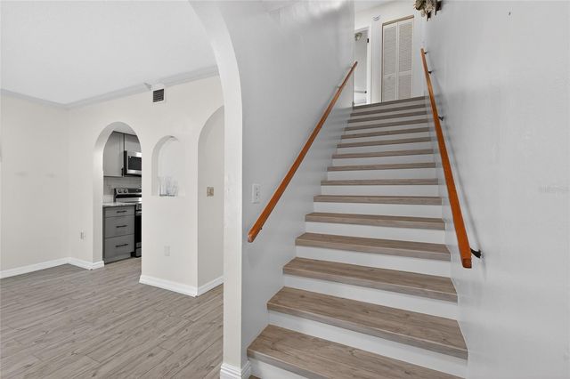 657 99TH AVENUE N 202, St Petersburg, FL 33702