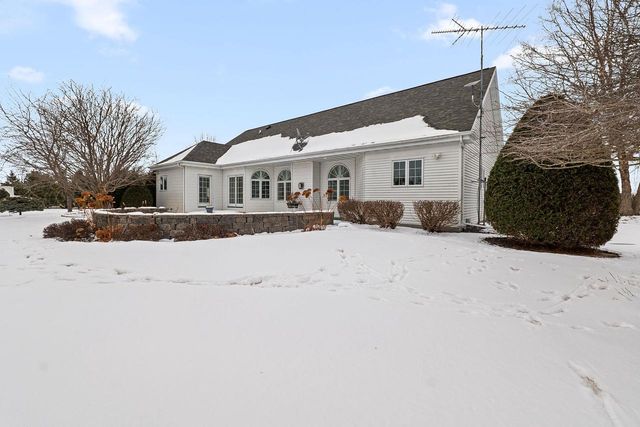 W6389 LINCOLN ROAD, Van Dyne, WI 54979