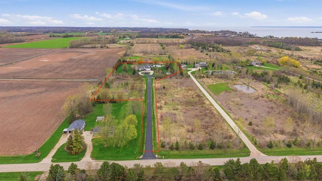 W6389 LINCOLN ROAD, Van Dyne, WI 54979