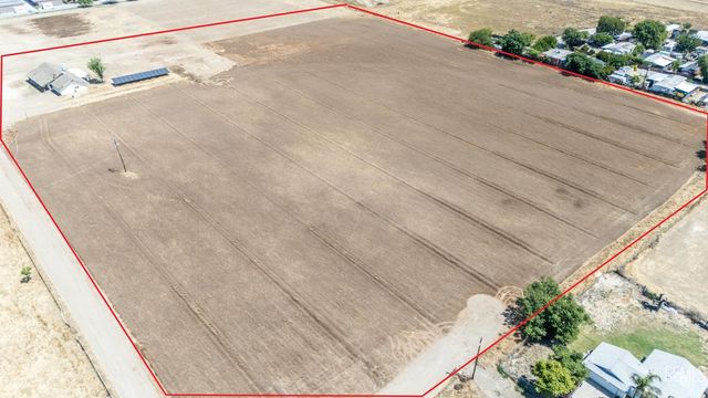 3045 Emerson Way, Bakersfield, CA 93313