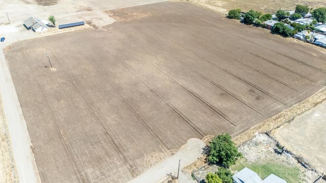3045 Emerson Way, Bakersfield, CA 93313