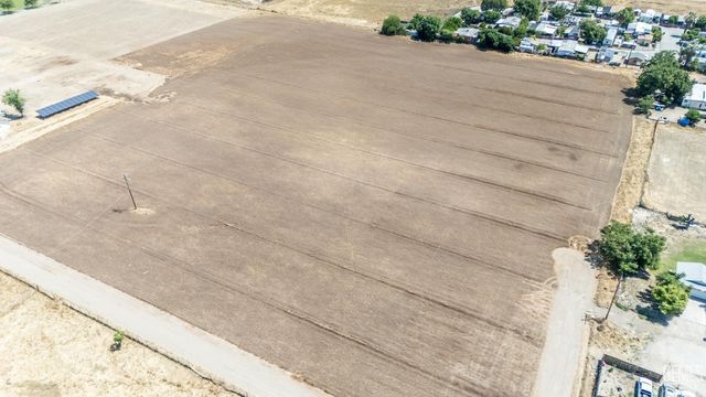 3045 Emerson Way, Bakersfield, CA 93313