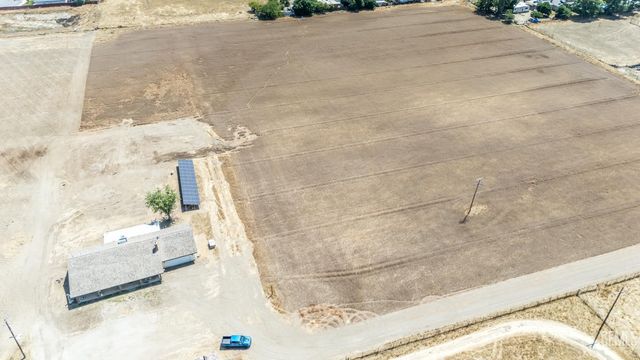 3045 Emerson Way, Bakersfield, CA 93313