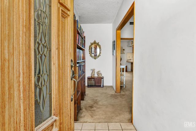 3045 Emerson Way, Bakersfield, CA 93313