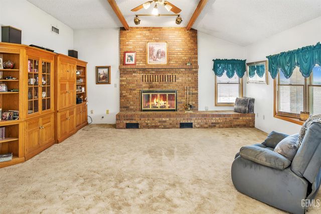 3045 Emerson Way, Bakersfield, CA 93313