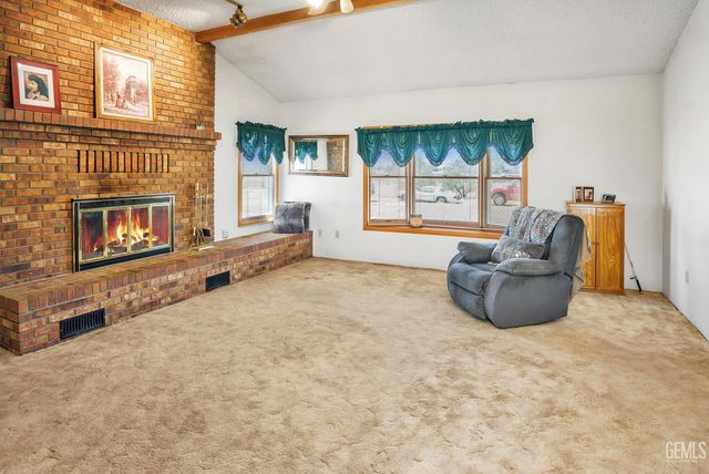 3045 Emerson Way, Bakersfield, CA 93313