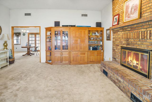 3045 Emerson Way, Bakersfield, CA 93313