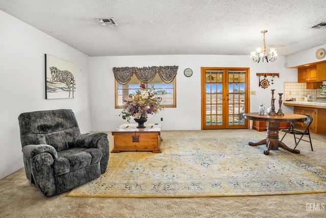 3045 Emerson Way, Bakersfield, CA 93313