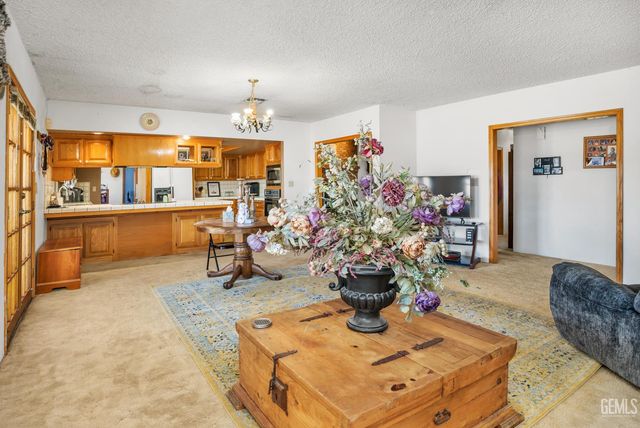 3045 Emerson Way, Bakersfield, CA 93313