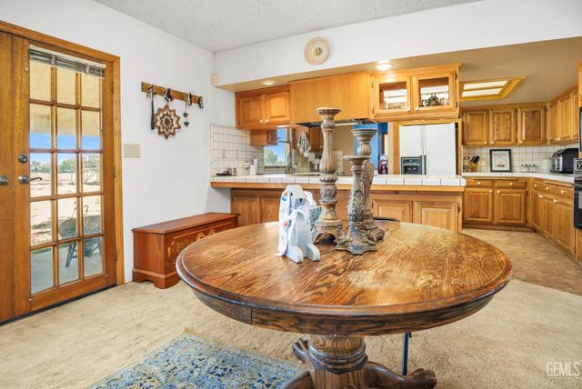 3045 Emerson Way, Bakersfield, CA 93313