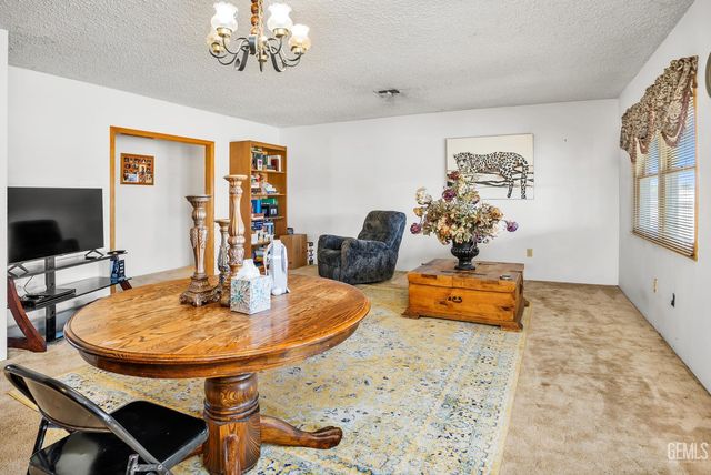 3045 Emerson Way, Bakersfield, CA 93313