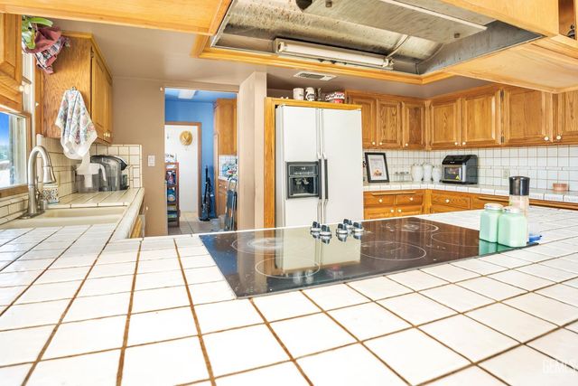 3045 Emerson Way, Bakersfield, CA 93313