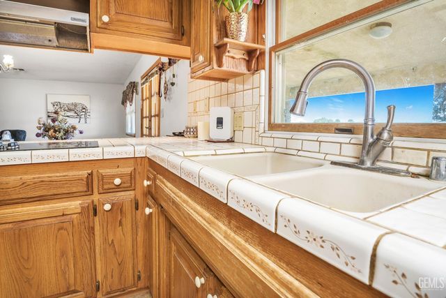 3045 Emerson Way, Bakersfield, CA 93313