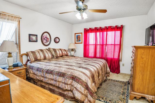 3045 Emerson Way, Bakersfield, CA 93313
