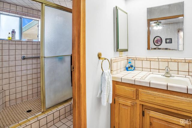 3045 Emerson Way, Bakersfield, CA 93313