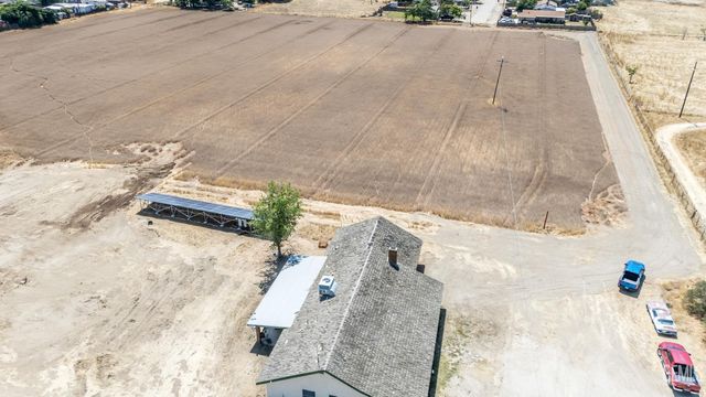 3045 Emerson Way, Bakersfield, CA 93313