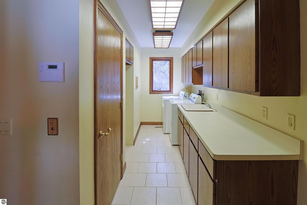 Image 11 of property listing at 555 E Deerfield Road, Mt Pleasant, MI 48858