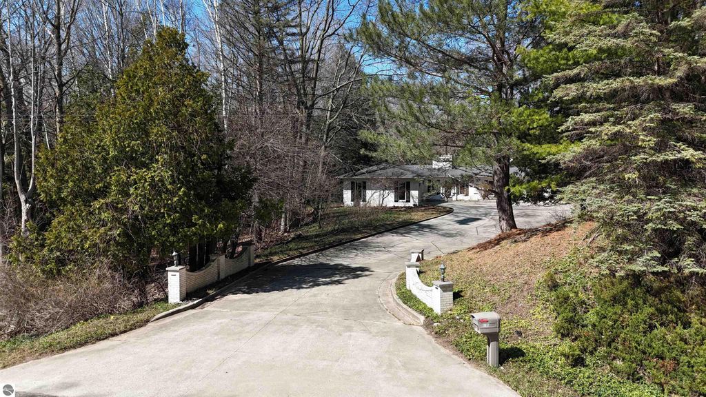 Image 2 of property listing at 555 E Deerfield Road, Mt Pleasant, MI 48858