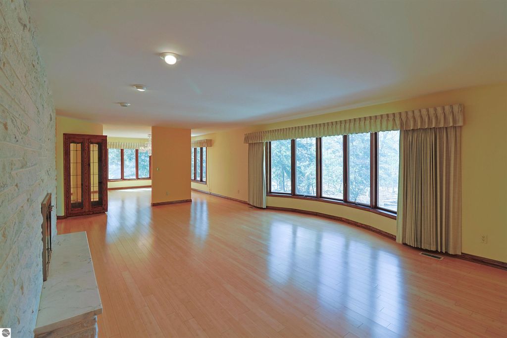 Image 20 of property listing at 555 E Deerfield Road, Mt Pleasant, MI 48858