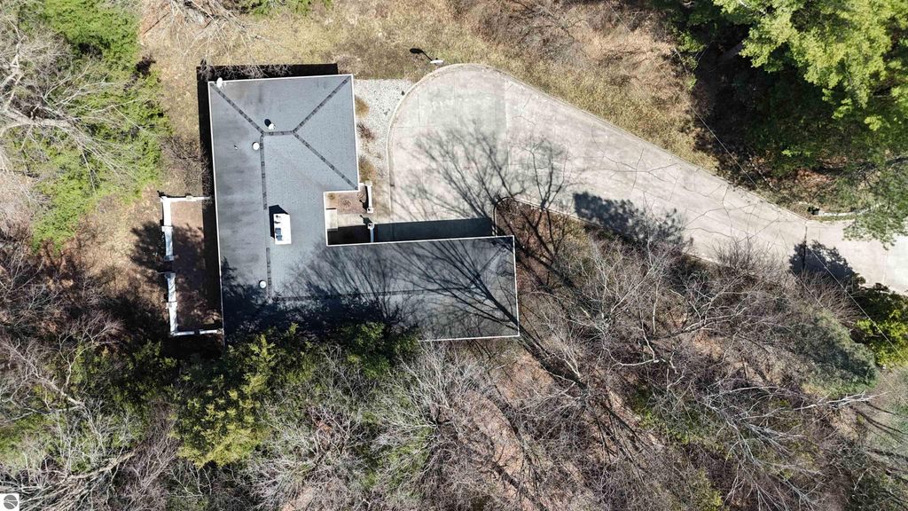 Image 4 of property listing at 555 E Deerfield Road, Mt Pleasant, MI 48858