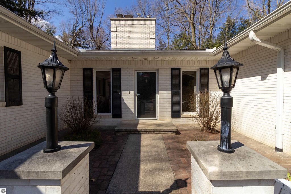 Image 6 of property listing at 555 E Deerfield Road, Mt Pleasant, MI 48858