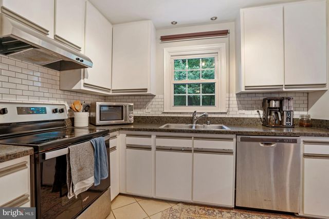 7930 BUBBLING BROOK CIR, Springfield, VA 22153