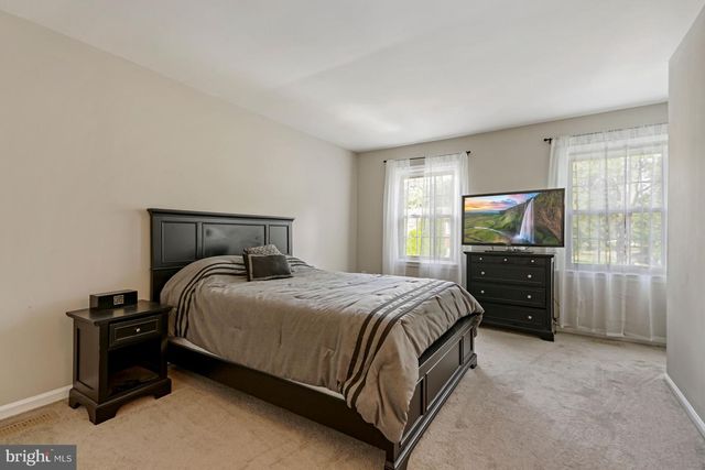 7930 BUBBLING BROOK CIR, Springfield, VA 22153