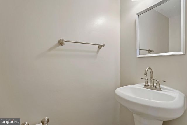 7930 BUBBLING BROOK CIR, Springfield, VA 22153