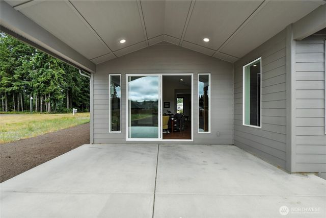 121 GASSMAN Road, Castle Rock, WA 98611