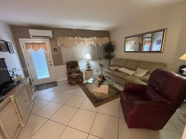 920 SW 11th Avenue 9D, Hallandale Beach, FL 33009