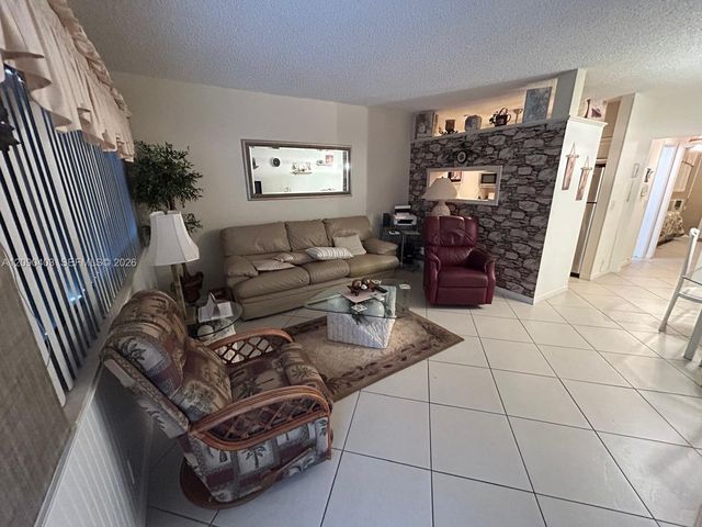 920 SW 11th Avenue 9D, Hallandale Beach, FL 33009