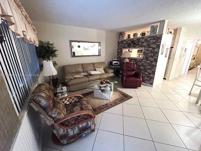 920 SW 11th Avenue 9D, Hallandale Beach, FL 33009