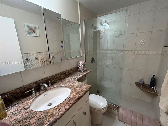 920 SW 11th Avenue 9D, Hallandale Beach, FL 33009