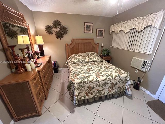 920 SW 11th Avenue 9D, Hallandale Beach, FL 33009
