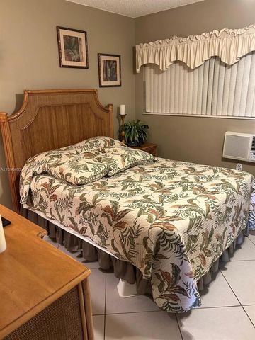 920 SW 11th Avenue 9D, Hallandale Beach, FL 33009