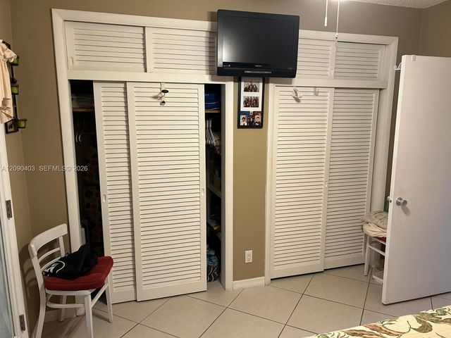 920 SW 11th Avenue 9D, Hallandale Beach, FL 33009