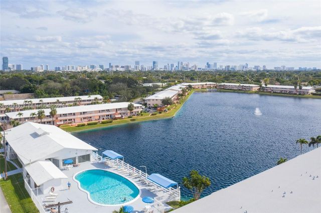 920 SW 11th Avenue 9D, Hallandale Beach, FL 33009
