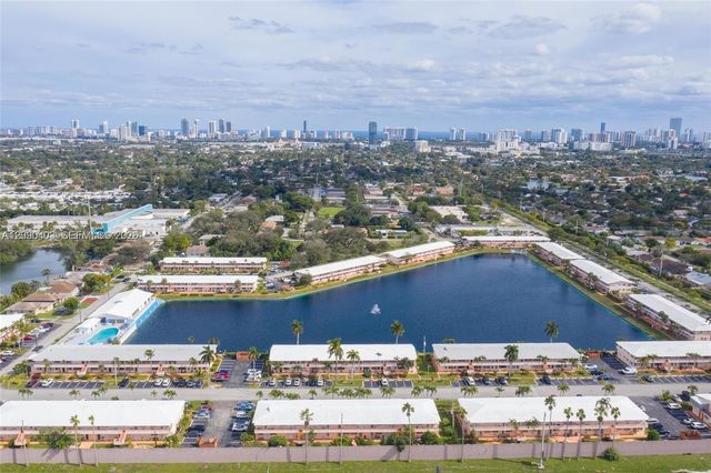 920 SW 11th Avenue 9D, Hallandale Beach, FL 33009