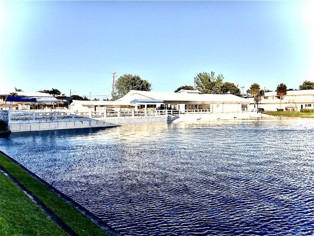 920 SW 11th Avenue 9D, Hallandale Beach, FL 33009